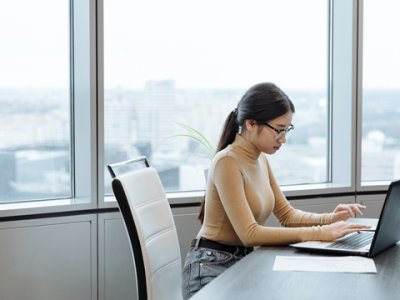 香港渣打香港银行卡在港生计和工作必备：详解与使用指南