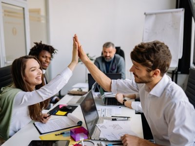 探索股权出资路径：香港公司的成功之道