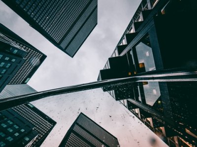 国内银行转让到香港账户：分析香港作为跨境金融枢纽的优点